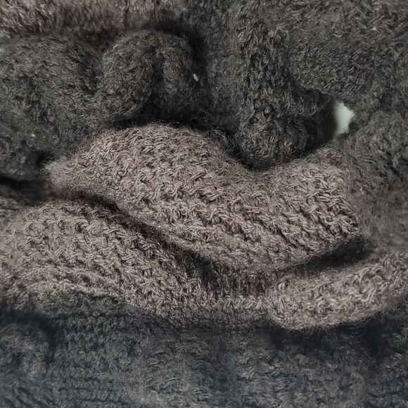 Deep Violet Purple Yarn Fringe Scarf - Picture 9 of 9